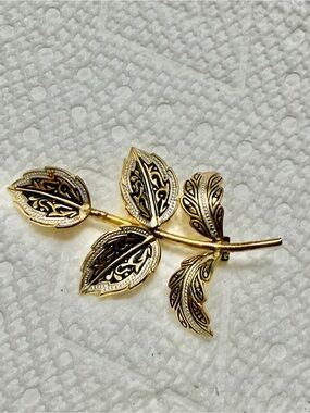 Vintage Damascene Gold Leaf Branch Brooch - #cz901